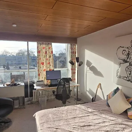 Penthouse Deutz Lanxess Arena Messe Heumarkt Δωμάτια σε οικογενειακή κατοικία *